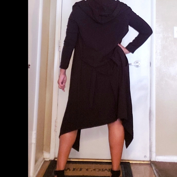 Hooded Long black coat - Picture 8 of 10